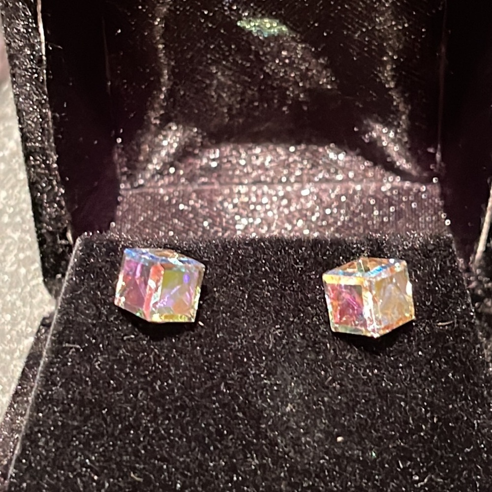 Oiled Crystal Prism Box Stud Earrings - Picture 3 of 5